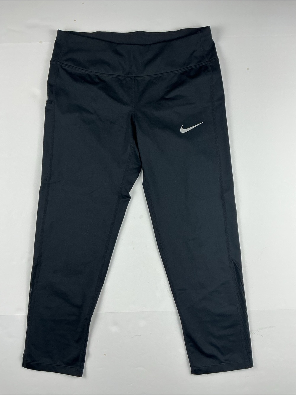 Nike Black Women's Cropped Performance Leggings with Reflective Swoosh